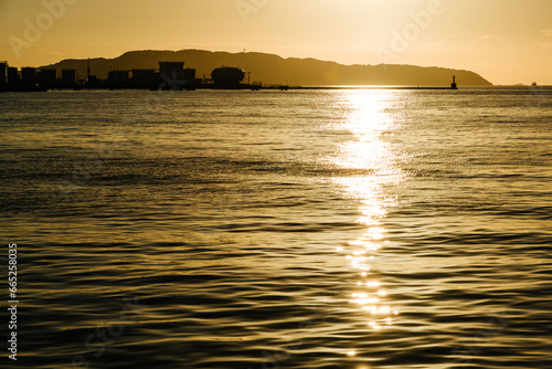 博多湾夕景の夕日の反射
