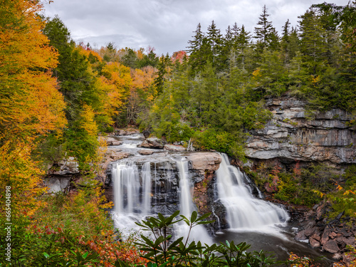Fotografía Blackwater Falls: Autumn's Majestic Cascade in WV