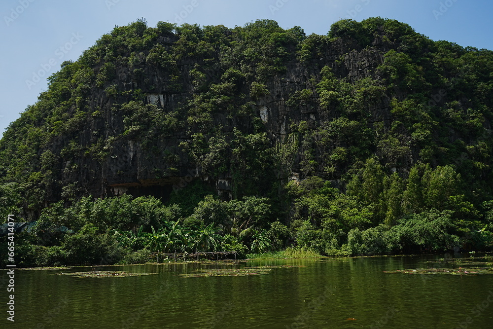 Tam Coc River Boat Tour in Ninh Binh, Vietnam - ベトナム ニンビン タムコック ボート 川下り Tam Coc River Boat Tour in Ninh Binh, Vietnam - ベトナム ニンビン タムコック ボート 川下り