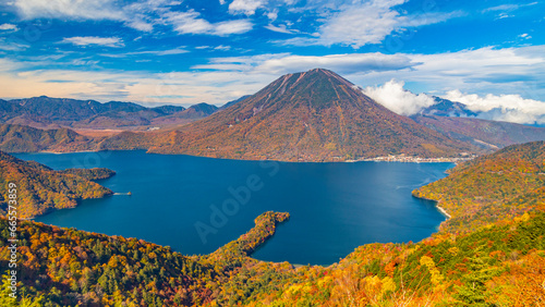 日光　中禅寺湖の紅葉　半月山展望台　絶景