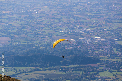 Obraz na płótnie Paragliding in Mount Grappa w salonie