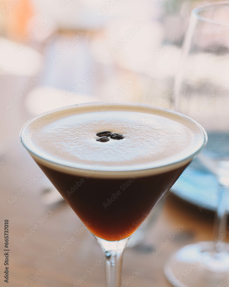 Cocktail espresso martini que se toma fría y se hace con café expreso