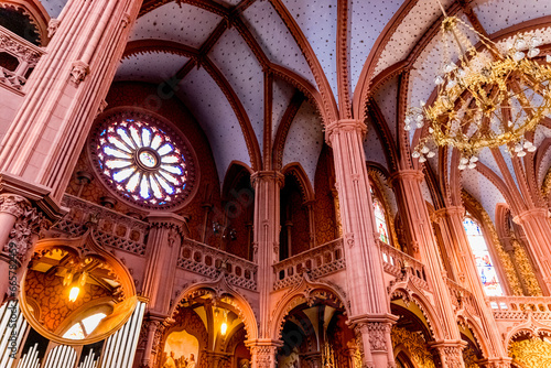 Basilique Notre-Dame de l'Assomption de Neuchâtel en Suisse photo