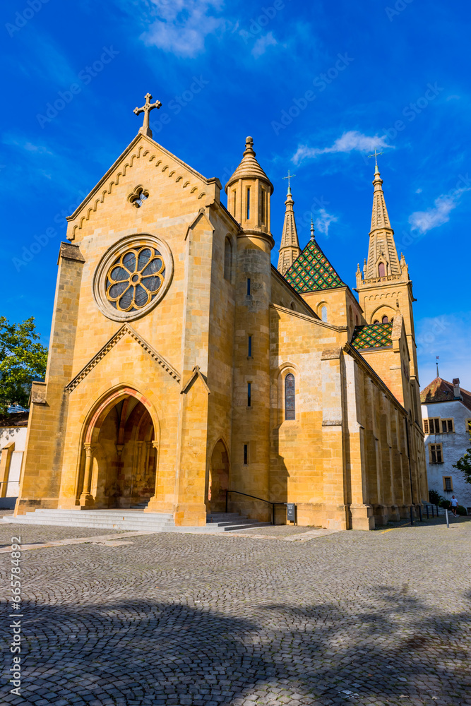 Fototapeta premium La Collégiale de Neuchâtel en Suisse