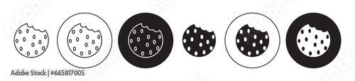 Cookie thin line icon set. homemade biscuit snack vector symbol. baked chocolate Cookies sign in black and white color
