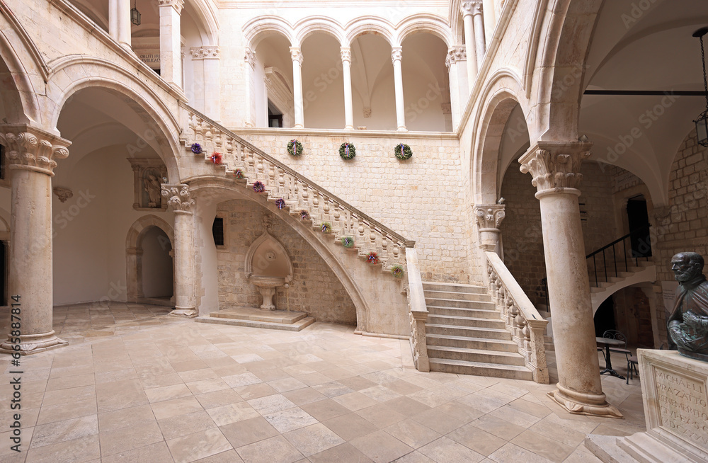 Fototapeta premium Atrium and staircase inside Rector's Palace in old town of Dubrovnik. The palace was used to serve as the seat of the Rector of the Republic of Ragusa between the 14th century and 1808.