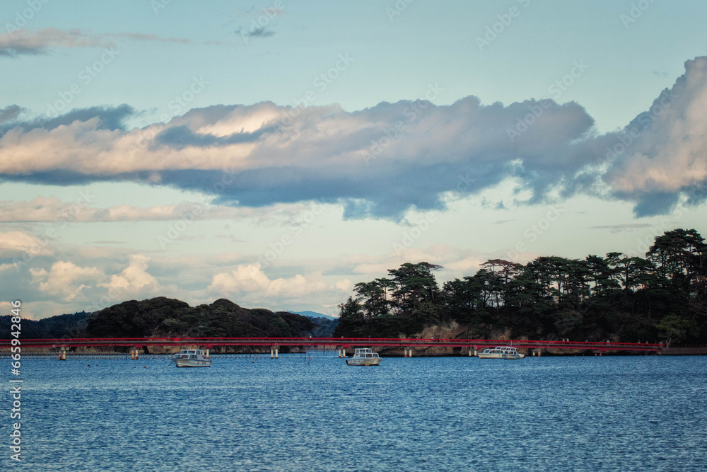 日本三景、宮城県松島海岸と福浦橋が見える風景