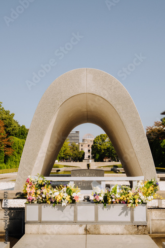 Tableau sur toile Hiroshima Victims Memorial Cenotaph in the Peace Memorial Park, Hiroshima, Japan