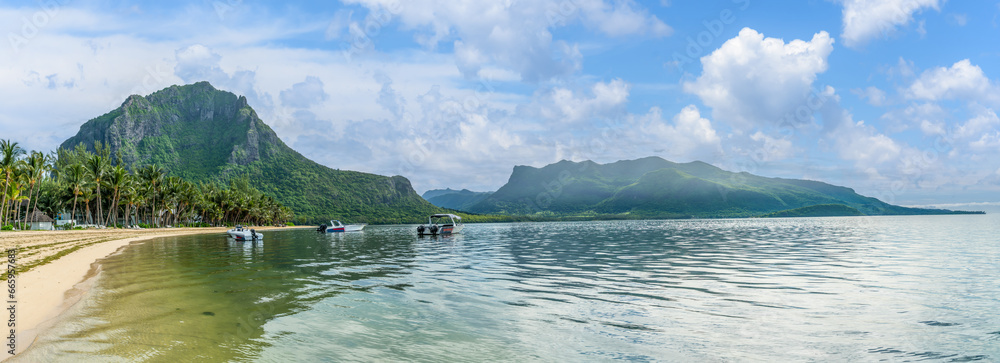 Landscape with Le Morne beach and mountain at Mauritius island, Africa - obrazy, fototapety, plakaty 