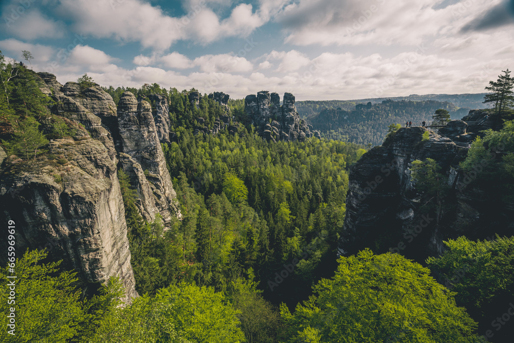 Die Bastei in der Sächsischen Schweiz, Deutschland, Landschaft, Natur, Felsformation