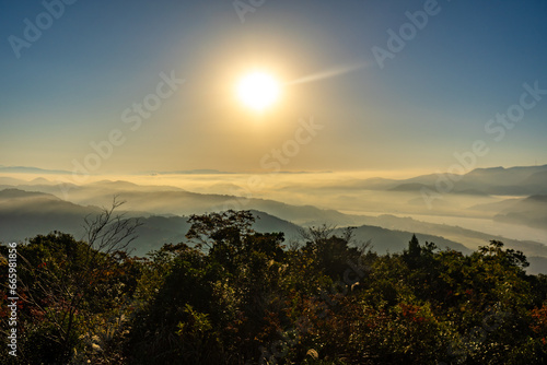 月屋山展望台から見る雲海と朝日
