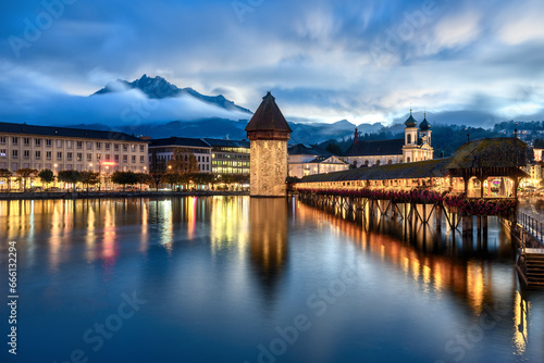 Obraz na płótnie Chapel bridge and the Old town of Lucerne, Switzerland, in blue evening light w salonie