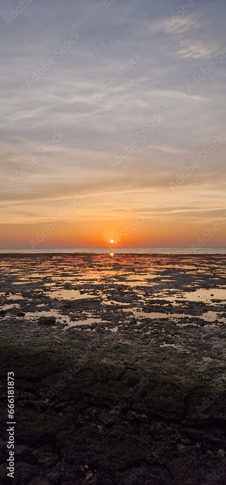 Fototapeta premium sunrise in early morning hours in egypt close to Marsa alam sun reflexion in the red sea