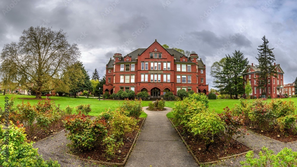 4K Image: Panoramic View of Willamette University, Salem, Oregon, USA