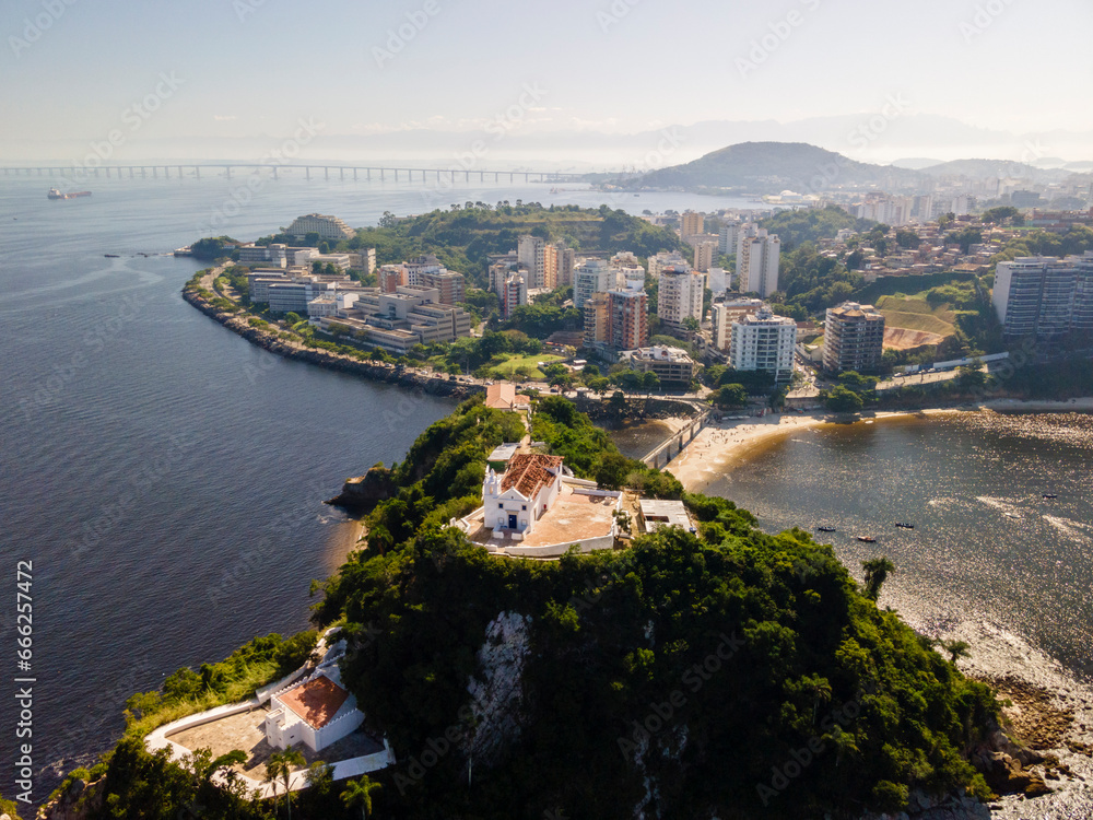 Foto de drone da Ilha de Boa Viagem em Niterói