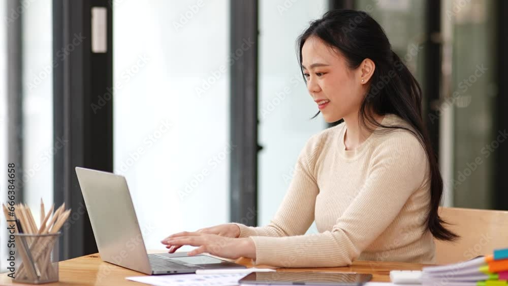 Asian businesswoman Sitting at the office, happy to work successfully. Asian businesswoman Sitting at the office, happy to work successfully.