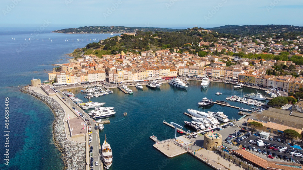 Fototapeta premium Vue aérienne de Saint Tropez, Provence Alpes Côte d'Azur