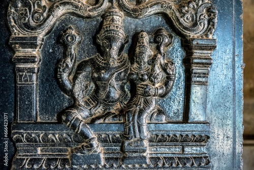 Bild auf Leinwand Black stone Ganapati Parwati statue, Hazara Rama Temple, Hampi, UNESCO World Her