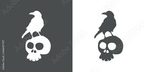 Logo con silueta de cuervo en calavera humana para su uso en invitaciones y tarjetas de Halloween