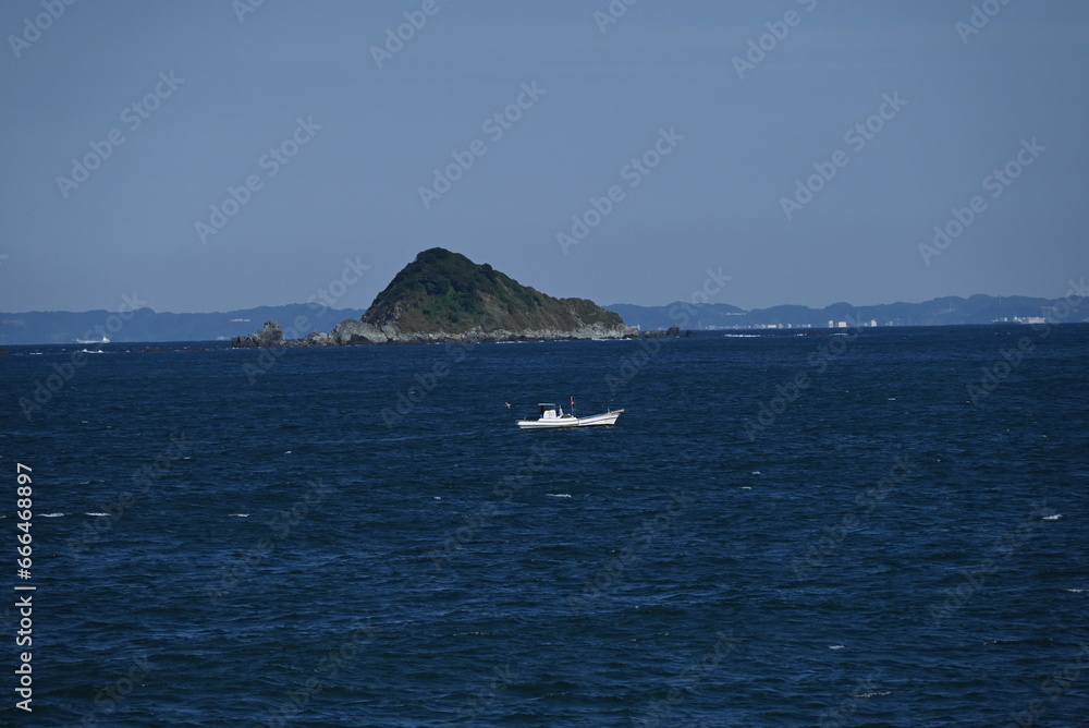 Information guide for sightseeing in Japan. Isewan Ferry connects Aichi Prefecture and Mie Prefecture. Time required: 50 minutes. You can spend a comfortable time while looking out at the sea.
