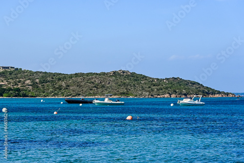 Bonifacio, Bucht, Sant'Amanza, Strand, Kalkfelsen, Kalkklippen, Insel, Korsika, Mittelmeer, Küste, Felsenküste, Wassersport, Schnorcheln, Bootsfahrt, Sommer, Frankreich photo