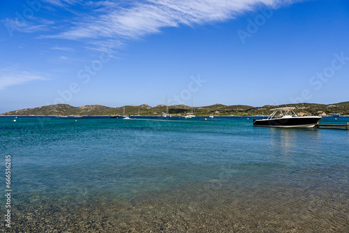 Bonifacio, Bucht, Sant'Amanza, Strand, Kalkfelsen, Kalkklippen, Insel, Korsika, Mittelmeer, Küste, Felsenküste, Wassersport, Schnorcheln, Bootsfahrt, Sommer, Frankreich photo