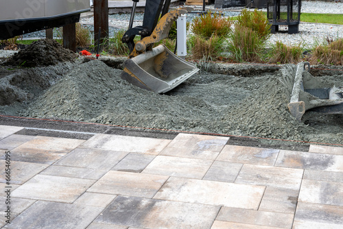 Installing paver bricks for a patio deck