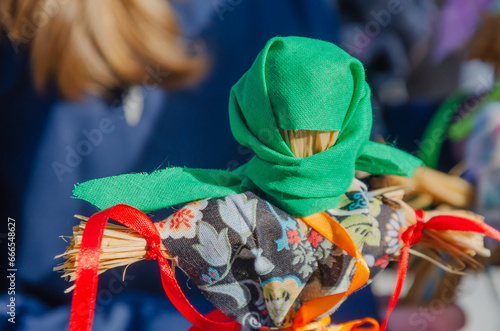 Fotografia Toy straw effigies for the celebration of Maslenitsa