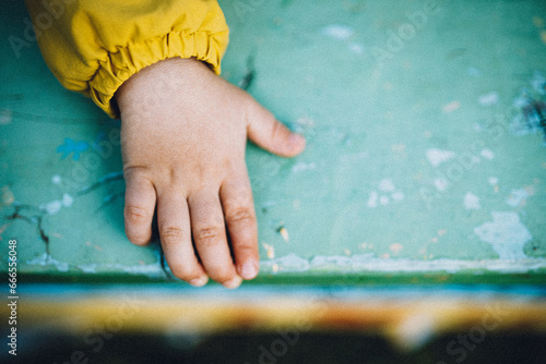 parent and child, child hands, hands, child