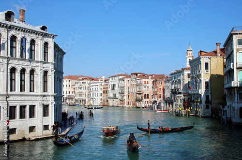 This view of the Grand Canal in Venice captures the essence of this unique city. Gondolas, symbols of Venice, glide on the calm waters, with the elegant facades of Venetian palaces in the background.