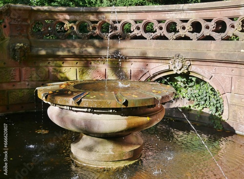 Cordesbrunnen mit Wasserspritzern photo