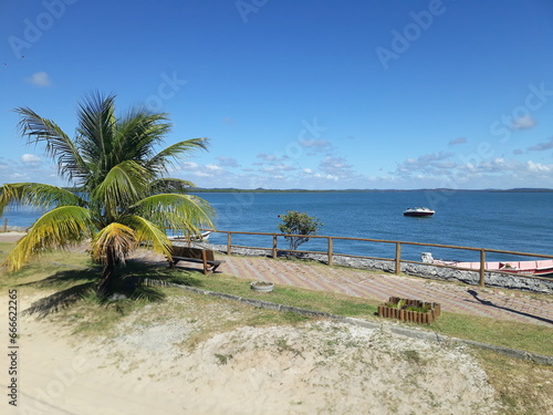 Fototapeta Naklejka Na Ścianę i Meble -  paisagens e mar de praia de Mangue Seco, Bahia, Brasil