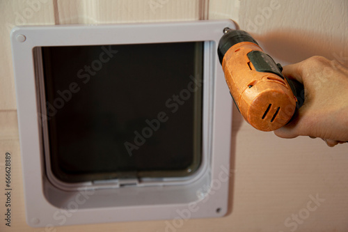 Installing the door Entry and exit for pets