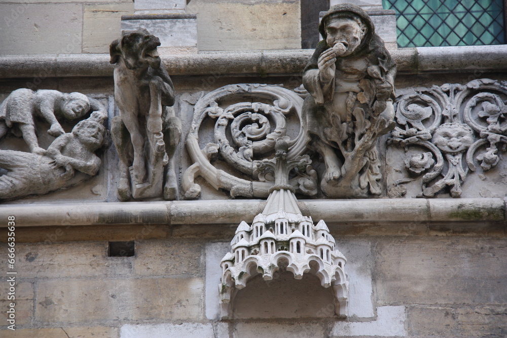 Gargouilles de pierre à Dijon en Bourgogne. France