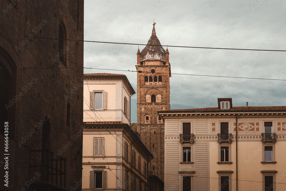 Stadt Ausblick auf Bauwerke und Straßen in Bologna Italien Toskana