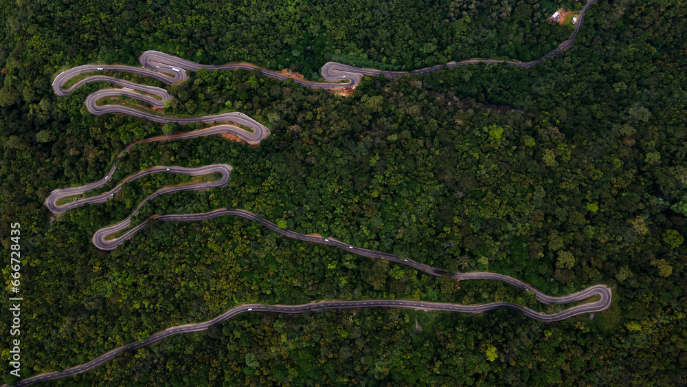 Fototapeta premium Aerial view of 18 bends in Mahiyanganaya, Sri Lanka