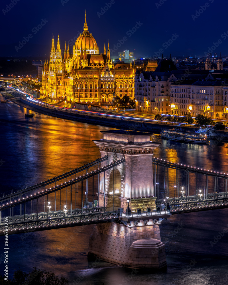 Chain Bridge with Hungarian Parliament Building in background at the night in Budapest, Hungary