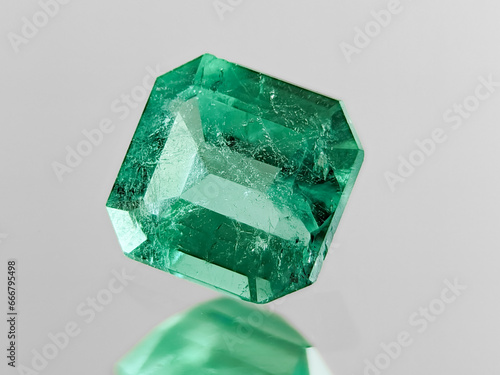 esmeraldas gigantes cristales emerald gemstone gemas piedras preciosas diamantes verdes granate zafiro rubí, emeralds and gemstone jade	
