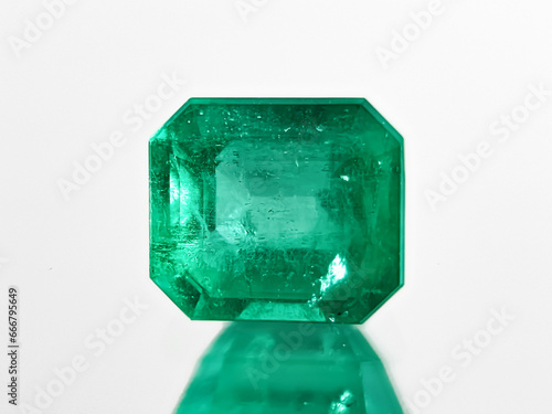 esmeraldas gigantes cristales emerald gemstone gemas piedras preciosas diamantes verdes granate zafiro rubí, emeralds and gemstone jade	
 photo