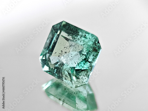 esmeraldas gigantes cristales emerald gemstone gemas piedras preciosas diamantes verdes granate zafiro rubí, emeralds and gemstone jade	
