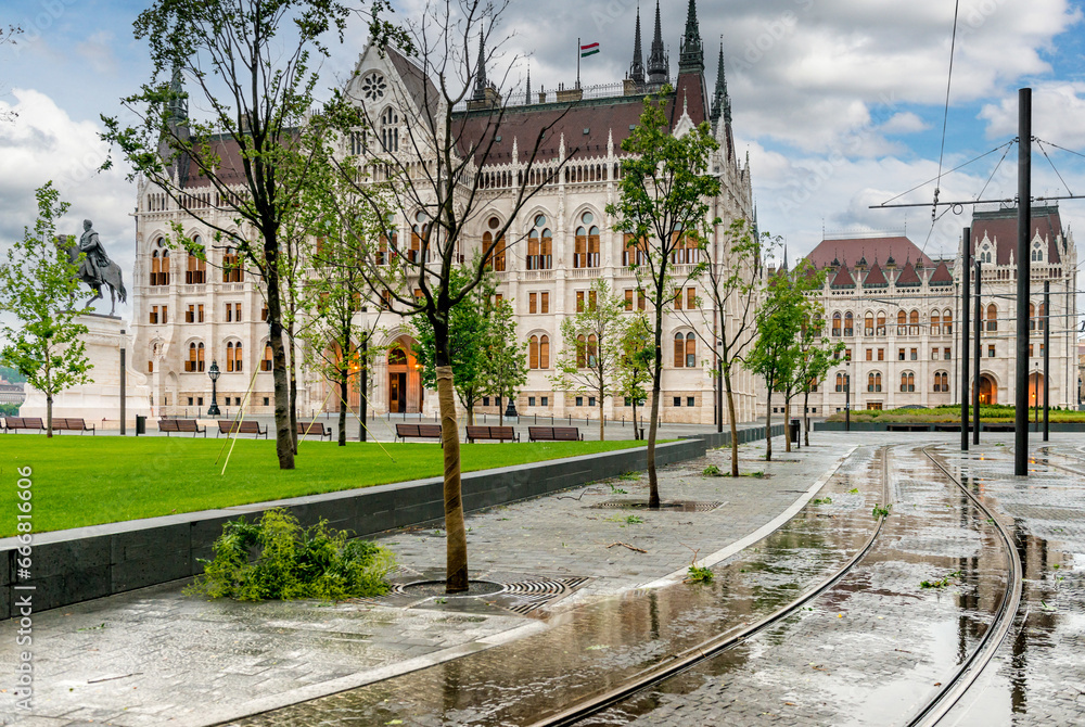 Φωτογραφία majestic view of The National Hungarian Parliament building entrance
