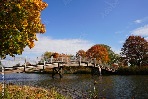 Fototapeta Naklejka Na Ścianę i Meble -  Fall autumn season at Fond du Lac Lakeside Park. 