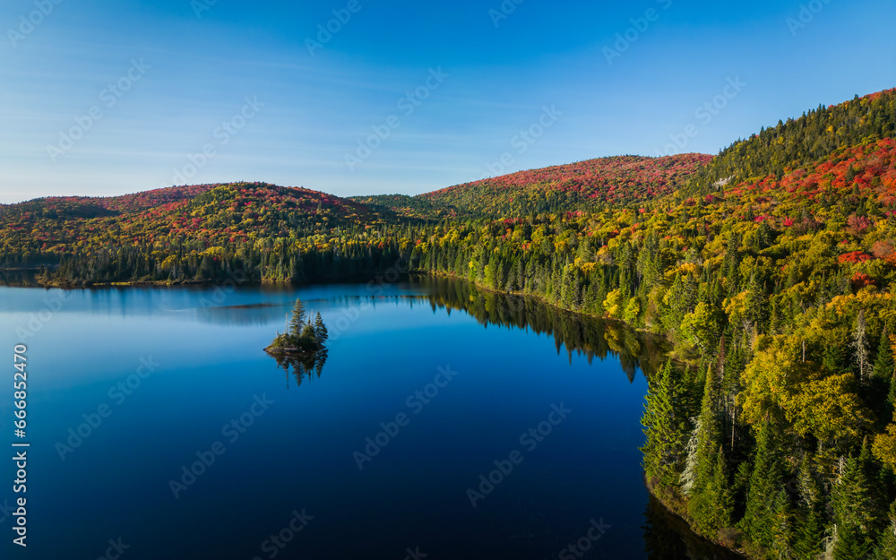 Naklejka premium Autumn in Mont Tremblant National Park, Quebec, Canada