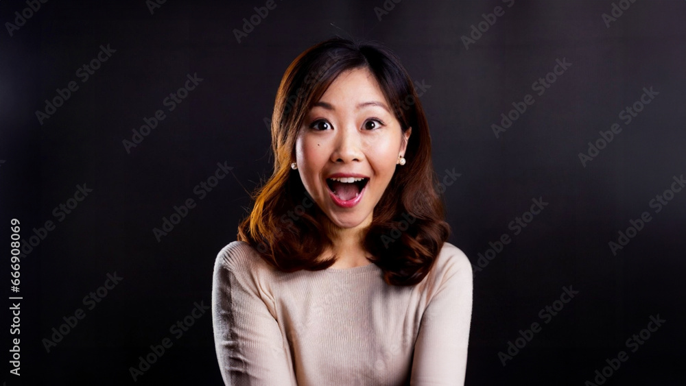 驚く女性 驚く女性