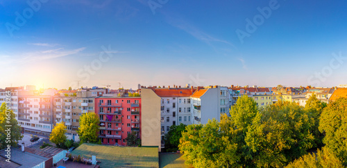Kiez Wohnen in Berlin Bezirk Wilmersdorf | Güntzelkiez / Bayrisches Viertel | Sonnenaufgang Berliner Sommermorgen Lifestyle cityscape skyline Kiezleben Panorama weitwinkel Stadtansicht Wohnbezirk xxl 