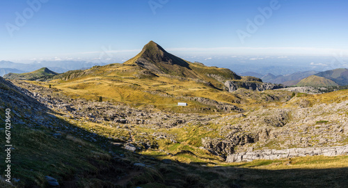 summit of Arlas (2,044 m), Navarrese-French Pyrenees, Navarra, Spain © Tolo