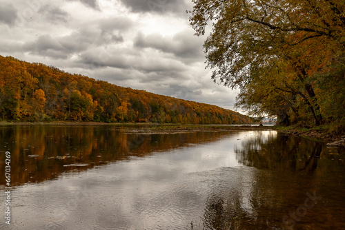 Fototapeta Naklejka Na Ścianę i Meble -  Delaware River at Dingmans Ferry Pennsylvania