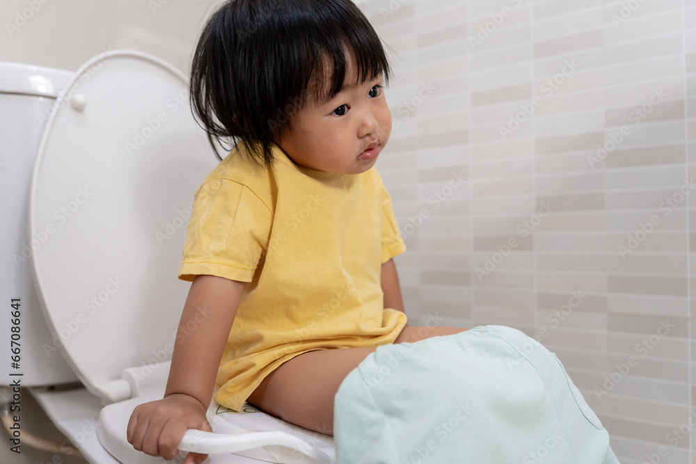 child going to the toilet, constipation in children, dyspepsia