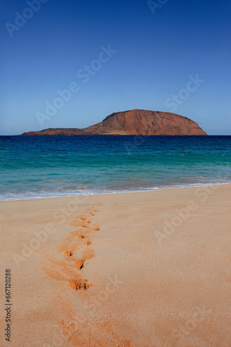 Playa de las conchas de la Isla La Graciosa (Islas Canarias) photo