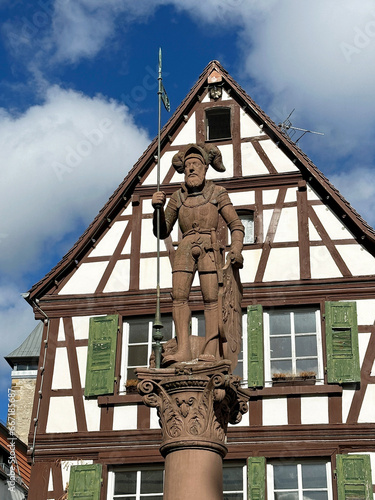 Statue auf dem Marktplatz photo